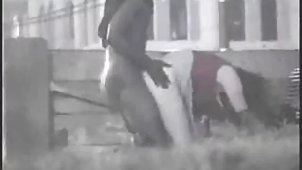 Kaks meest keppivad noori tüdruksõpru paprikatega.