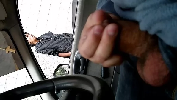 Masseerib tüdruku tissi ja siis keppib naaritsa sisse.