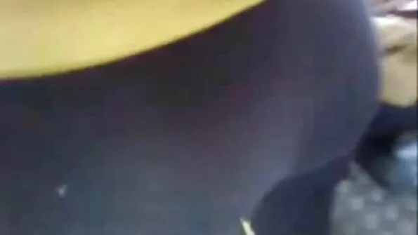Noored tibud imevad ja ajavad ühte kutti.