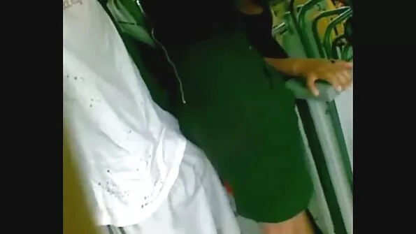 Blondide alasti kehad, mis on seksuaalsete naudingute jaoks kokku põimunud.