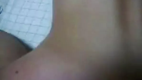 Märad imevad musta riista nende peole tulnud stripparilt.