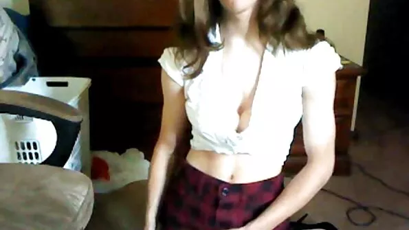 Võõras fucks Latina kõvasti kiisu ja cums kõhuga.