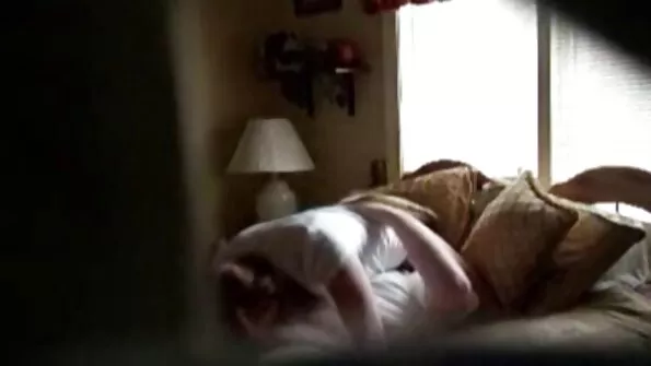 Sõbranna töötab rihmana, et oma kallimat rahuldada.