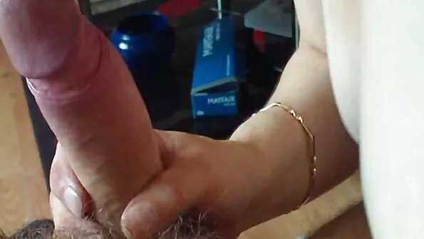 Alasti mehed lõpetasid noore emase kõigis aukudes.