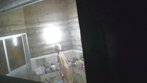 Hiiglasliku saagiga mulatt võtab vähis musta riista.