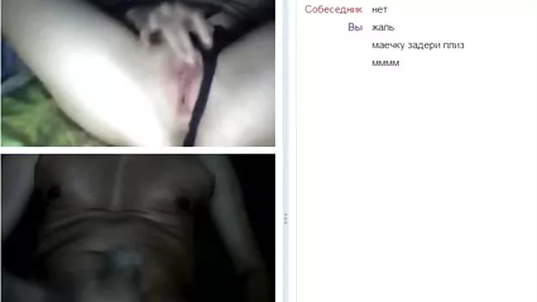 Lahustuv ja kirglik kaks tibu lakuvad kukke.
