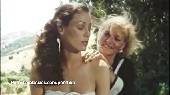 Seksikas kana sisestas vibraatori.