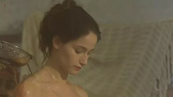 Noor ja ettearvamatu must mees otsustas kahe kiisu kasuks.